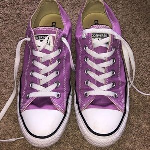 Light purple converse women’s 9